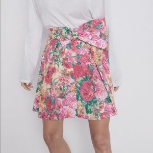 Zara floral print mini skirt NWT